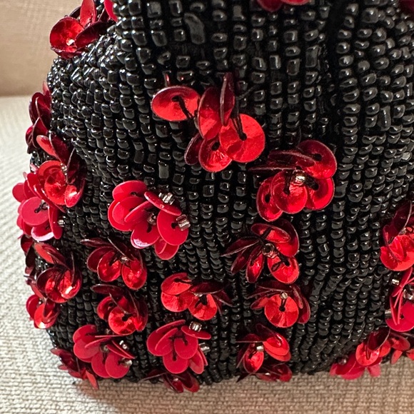 Handbag Elegant Black and Red Beaded Handbag - Picture 8 of 9